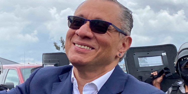 Acusado de peculado, el exvicepresidente de Ecuador entró en la embajada mexicana en Quito