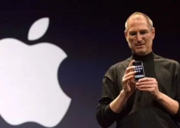 Así era la obsesión de Steve Jobs para abrir cajas de Apple