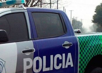 Bahía Blanca: encuentran muerto a un comisario tras ser demorado por robar sobres de jugo