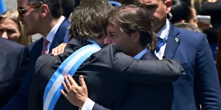 Cancillería espera la respuesta de Argentina para concretar el encuentro entre Lacalle Pou y Milei