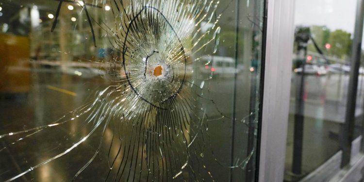 Cerca de 50 allanamientos en Rosario tras las amenazas al gobernador Pullaro