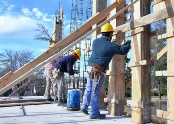 Construcción negocia dejar a salvo parte de la obra pública