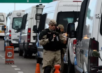 Debuta el protocolo antipiquete en vivo: comienzan los controles por la marcha contra el Gobierno de Javier Milei
