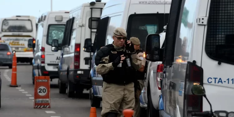 Debuta el protocolo antipiquete en vivo: comienzan los controles por la marcha contra el Gobierno de Javier Milei
