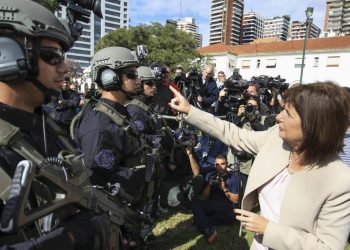 Dura y clara advertencia del CELS a Patricia Bullrich: «Pretende impedir con represión el derecho constitucional de la protesta social»