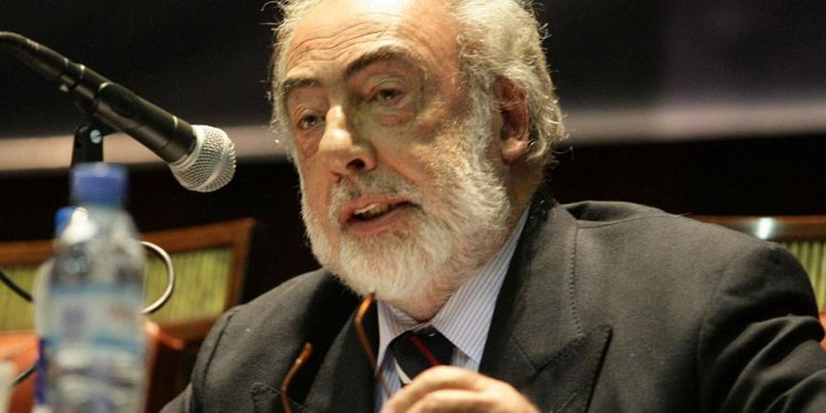 Eduardo Barcesat: «El presidente violó la Constitución y el DNU es de nulidad absoluta»