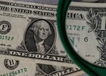 El dólar cayó un 1,44% en las últimas dos jornadas pero cerró la semana con saldo positivo