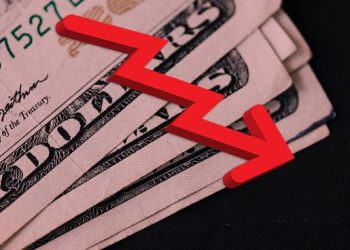 El dólar cerró un año negativo con un retroceso del 2,62%