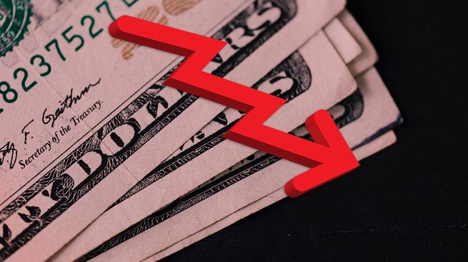 El dólar cerró un año negativo con un retroceso del 2,62%