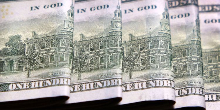 El dólar se encamina a cerrar el año en la franja de los $ 39