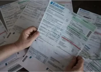 El Gobierno decretó la emergencia energética: ordenó revisar tarifas e intervenir el ENRE y ENARGAS