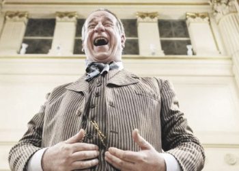 El magistral Toni Servillo compone a un cómico famoso