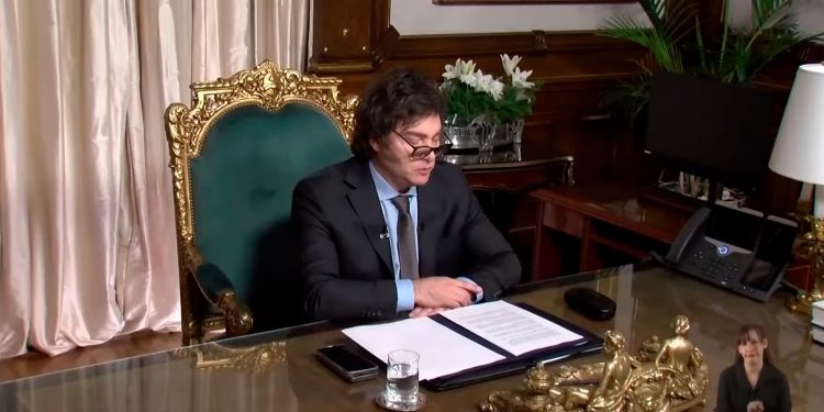 El Presidente y dirigentes de todo el arco político enviaron sus saludos por Año Nuevo