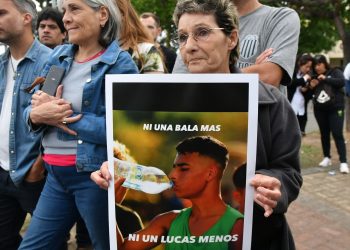Emotivo acto de señalización en homenaje a Lucas González, el joven asesinado en Barracas