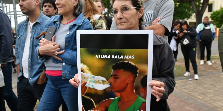 Emotivo acto de señalización en homenaje a Lucas González, el joven asesinado en Barracas