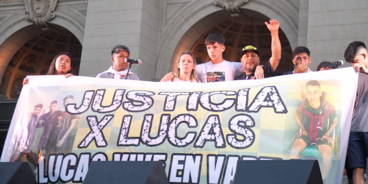 En homenaje a Lucas González señalizarán el Paseo de la Memoria del Cruce Varela