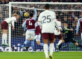 En otra magistral noche del Dibu Martínez, Aston Villa dio el batacazo en la Premier League