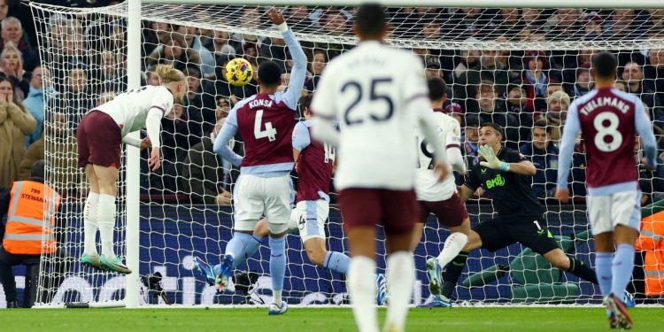 En otra magistral noche del Dibu Martínez, Aston Villa dio el batacazo en la Premier League