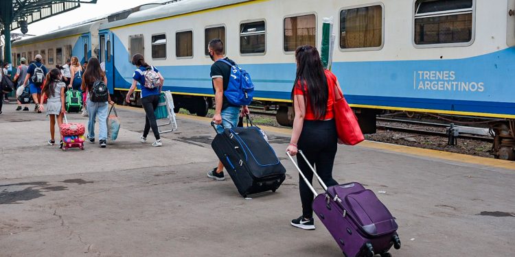 Ferraro confirmó la intención del Gobierno de privatizar las empresas de ferrocarriles