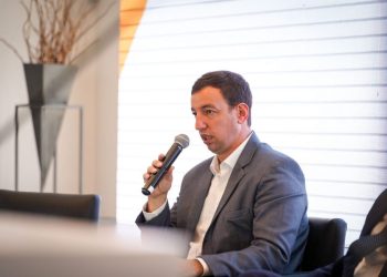 Formalizan renuncias de Batakis, Volnovich y otros funcionarios a solo días del traspaso