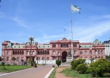 Guillermo Francos recibirá esta tarde a Martín Llaryora