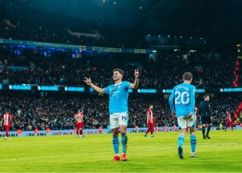 Julián Álvarez volvió a marcar y el Manchester City sigue prendido