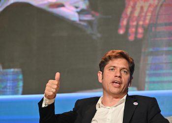 Kicillof le pedirá a Milei la continuidad de obra pública y que mantenga transferencias no automáticas