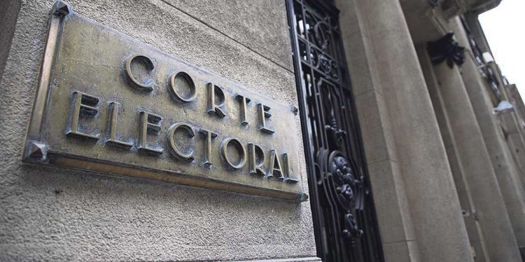 La Corte Electoral ingresó las firmas para el plebiscito por los allanamiento nocturnos