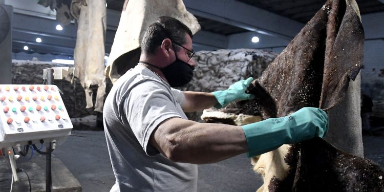 La tasa de desempleo bajó al 5,7% en el tercer trimestre del año