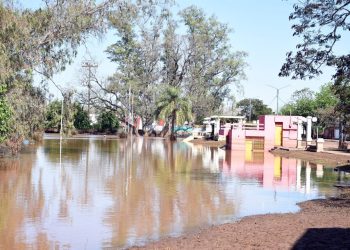 La vida después del agua en Concordia: el trabajo en los centros de evacuados