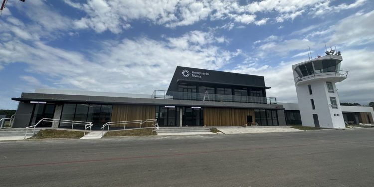 Lacalle Pou encabezó la inauguración del aeropuerto binacional de Rivera y le agradeció a Lula Da Silva