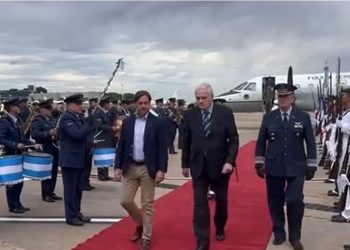 Lacalle Pou viajó a Argentina para participar de la asunción de Javier Milei