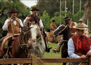 Las fiestas en el último finde largo del año: gauchos, cervezas, durazno y cordero