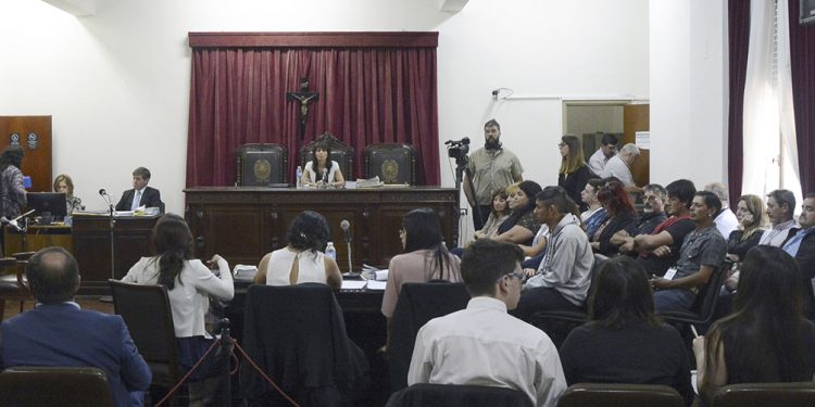 Ley ómnibus: juicios por jurados en materia penal y magistrados con toga y martillo