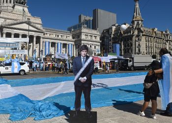 Llegan los primeros simpatizantes de Milei al Congreso para participar de la asunción