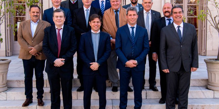 Los gobernadores de todos los pelajes cierran filas para resistir los recortes