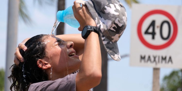 Más de 40 grados en Cuyo y sobre los 30 en el centro y norte de Argentina
