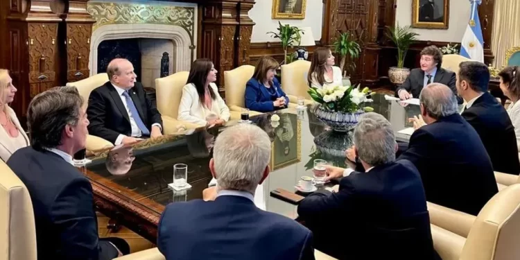 Medidas económicas de Luis Caputo en VIVO: Javier Milei se reunió con su Gabinete y Santiago Bausili se juntó con los bancos por las nuevas medidas