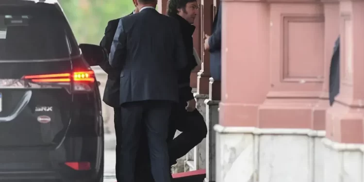 Medidas económicas en VIVO: Javier Milei reúne a su Gabinete y se posterga la conferencia del vocero hasta las 11