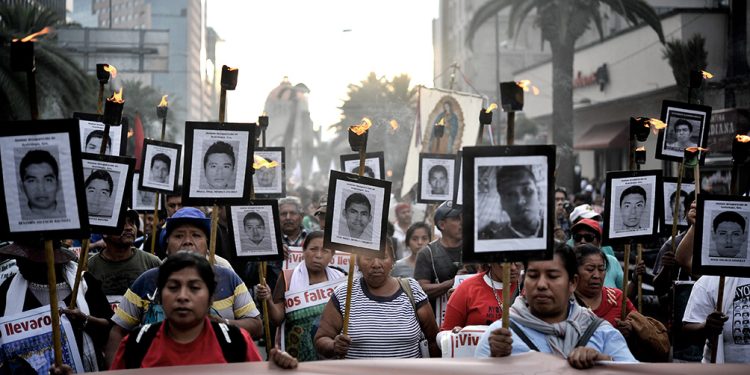 México dará acceso a todos los archivos sobre el caso Ayotzinapa a familiares de víctimas