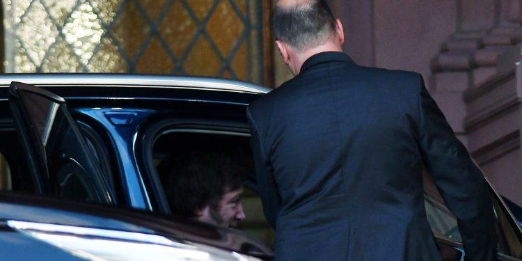 Milei encabeza la segunda reunión de Gabinete y habrá una nueva conferencia de Adorni