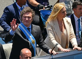 Milei se encierra en su círculo íntimo y busca cargarle el ajuste al peronismo