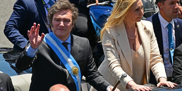 Milei se encierra en su círculo íntimo y busca cargarle el ajuste al peronismo