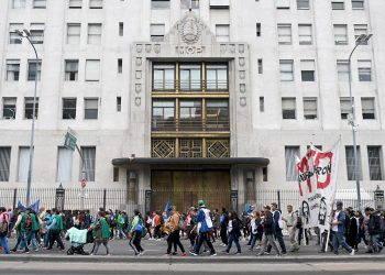 Organizaciones sociales, políticas y gremiales definen detalles de la protesta