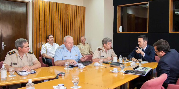 Petri: “Trabajaremos de forma coordinada para poner en valor nuestro sistema de Defensa”