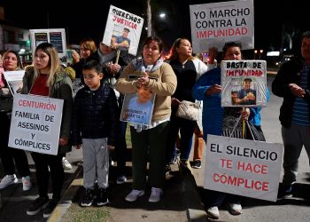 Piden juicio para un comisario y dos jóvenes por la desaparición de Lucas y Lautaro