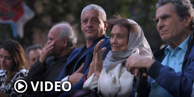 Rechazan “avance del negacionismo” en homenaje a los 12 de la Iglesia de la Santa Cruz