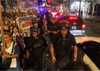 Segundo día de cacerolazos en el Congreso: agrupaciones y autoconvocados se movilizaron contra el DNU