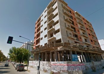 Una adolescente de 15 años fue golpeada y arrojada desde un balcón por su pareja, de 24