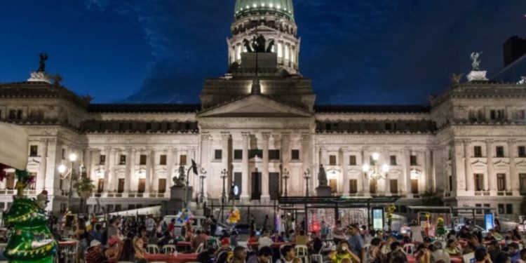 Una cena solidaria de Navidad reunió a más de 4.000 personas en el Congreso